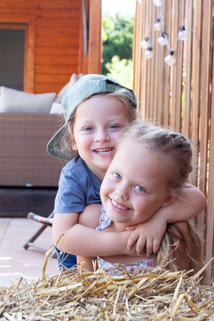 Geschwistershooting im Kindergarten